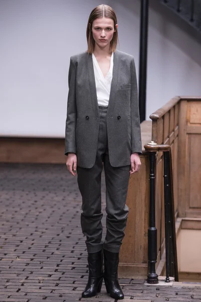Look 10